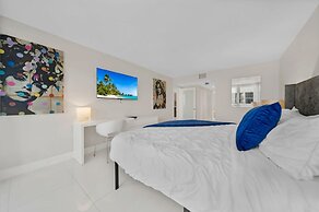 Bay Overlooking Condo With Balcony