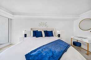 Bayside Breeze-host Covers Service Fees