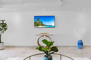 Bayside Breeze-host Covers Service Fees