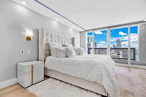 Incredible Waterfront Penthouse With Bay View
