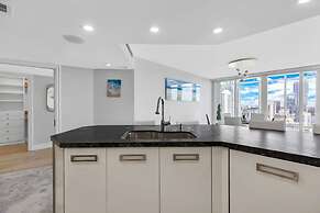 Incredible Waterfront Penthouse With Bay View