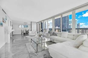 Incredible Waterfront Penthouse With Bay View