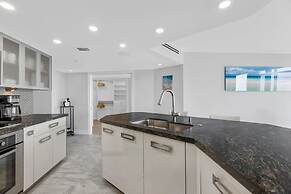 Incredible Waterfront Penthouse With Bay View