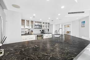 Incredible Waterfront Penthouse With Bay View