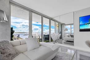 Incredible Waterfront Penthouse With Bay View