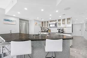 Incredible Waterfront Penthouse With Bay View