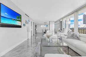 Incredible Waterfront Penthouse With Bay View