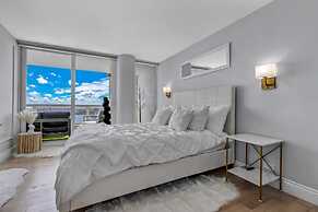 Incredible Waterfront Penthouse With Bay View