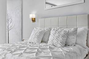 Incredible Waterfront Penthouse With Bay View