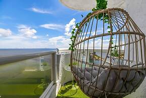 Incredible Waterfront Penthouse With Bay View