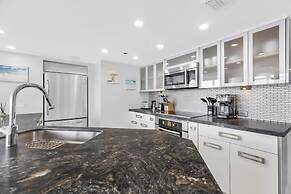 Incredible Waterfront Penthouse With Bay View