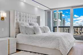 Incredible Waterfront Penthouse With Bay View