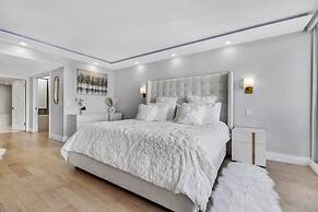 Incredible Waterfront Penthouse With Bay View