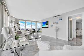 Incredible Waterfront Penthouse With Bay View