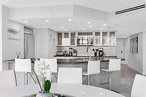 Incredible Waterfront Penthouse With Bay View