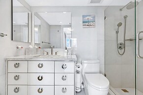 Incredible Waterfront Penthouse With Bay View