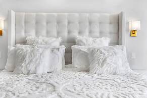 Incredible Waterfront Penthouse With Bay View