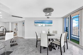Incredible Waterfront Penthouse With Bay View