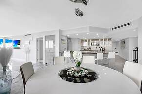 Incredible Waterfront Penthouse With Bay View