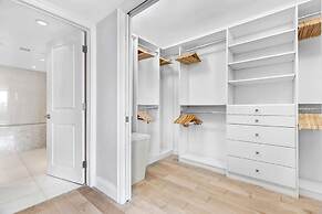 Incredible Waterfront Penthouse With Bay View