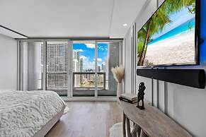 Incredible Waterfront Penthouse With Bay View