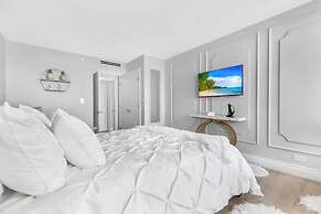 Incredible Waterfront Penthouse With Bay View