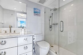 Incredible Waterfront Penthouse With Bay View