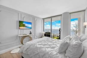 Incredible Waterfront Penthouse With Bay View