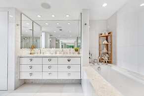 Incredible Waterfront Penthouse With Bay View