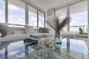 Incredible Waterfront Penthouse With Bay View