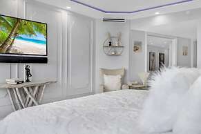 Incredible Waterfront Penthouse With Bay View