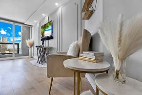 Incredible Waterfront Penthouse With Bay View