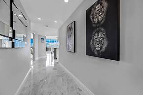 Incredible Waterfront Penthouse With Bay View