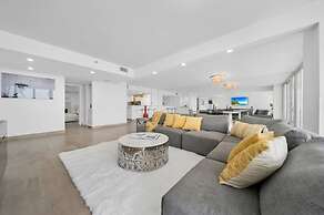 Sun Splash High Floor Pool