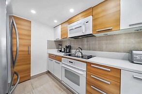 Sun Splash High Floor Pool