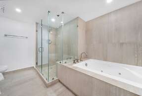 Sun Splash High Floor Pool