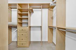 Sun Splash High Floor Pool