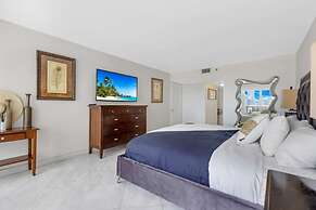 Sunny and Spacious 2 Bedroom Condo on the Bay