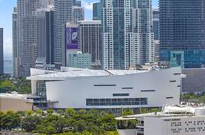 Sunny and Spacious 2 Bedroom Condo on the Bay