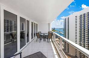 Sunny and Spacious 2 Bedroom Condo on the Bay