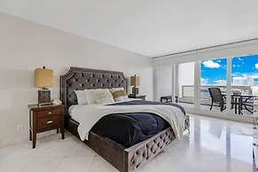Sunny and Spacious 2 Bedroom Condo on the Bay