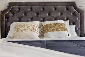 Sunny and Spacious 2 Bedroom Condo on the Bay