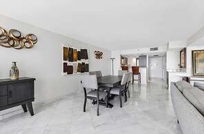 Sunny and Spacious 2 Bedroom Condo on the Bay