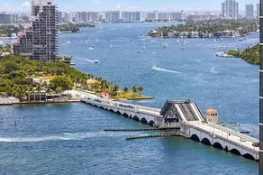 Sunny and Spacious 2 Bedroom Condo on the Bay