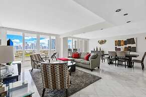 Sunny and Spacious 2 Bedroom Condo on the Bay