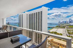 Sunny and Spacious 2 Bedroom Condo on the Bay