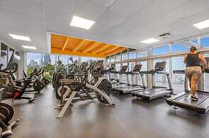 Sunny and Spacious 2 Bedroom Condo on the Bay