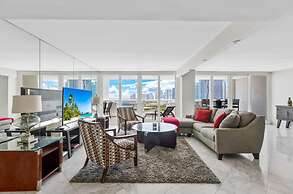 Sunny and Spacious 2 Bedroom Condo on the Bay