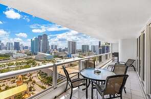 Sunny and Spacious 2 Bedroom Condo on the Bay