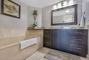Sunny and Spacious 2 Bedroom Condo on the Bay